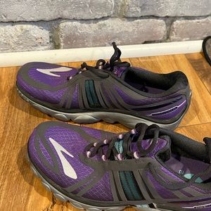 Brooks running shoes size 9